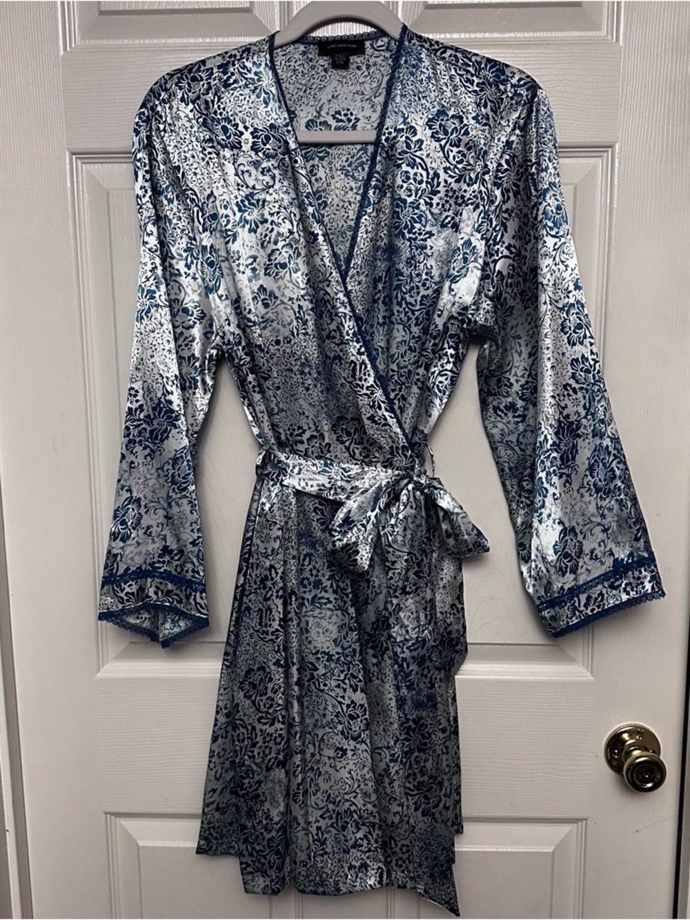 Jones New York White Satin Floral Robe Long Sleeve Pockets Belt Women's L/XL
